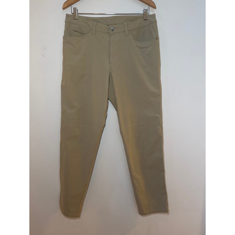 Lululemon ABC Size 32 Inseam 31 Khaki Athleisure Preppy Travel Essentials